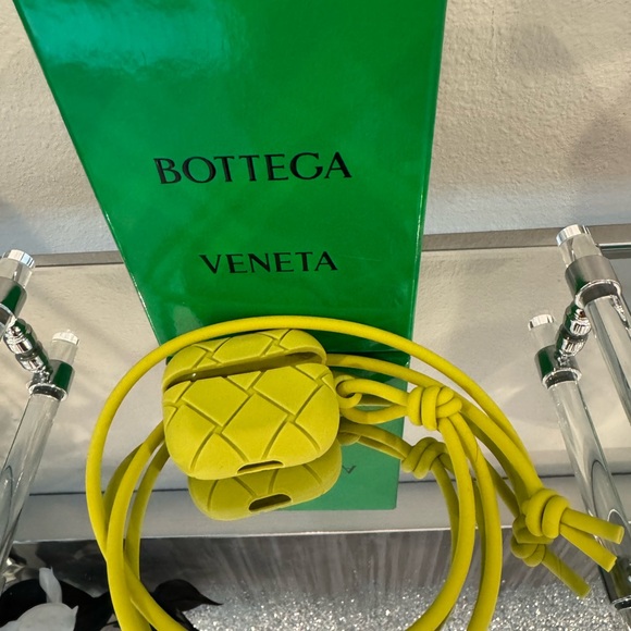 New Bottega Veneta AirPod Holder - Picture 2 of 2